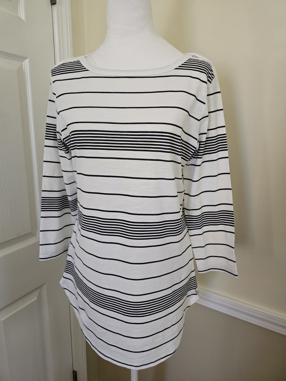 Eddie Bauer Outdoor White/Black Boat Neck 3/4 Sleeve Top Sz. (Med)